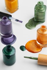 Pinta uñas: Color Intenso y Larga Duración para Manicuras Impecables.