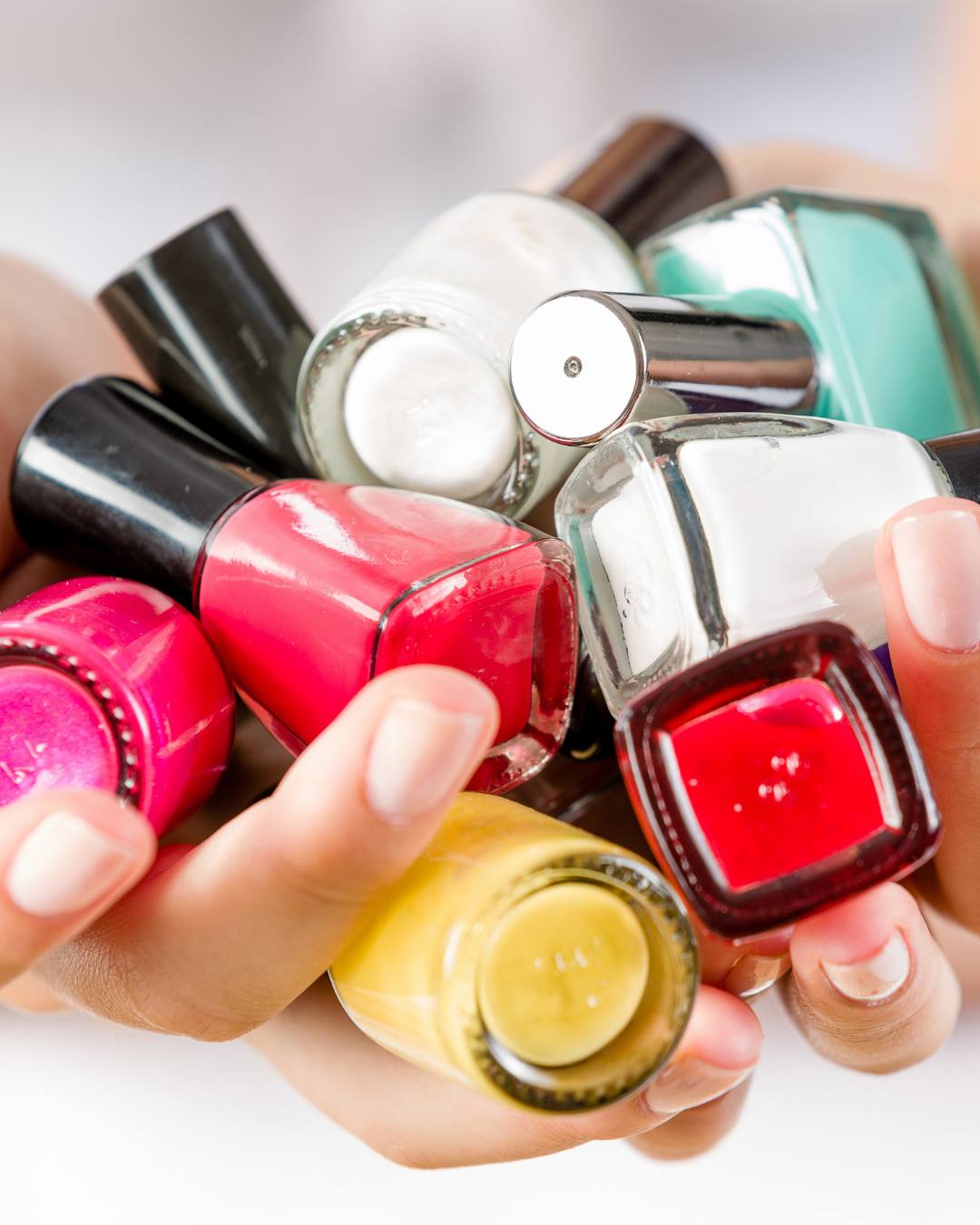 Pinta uñas: Color Intenso y Larga Duración para Manicuras Impecables. - Imagen 2